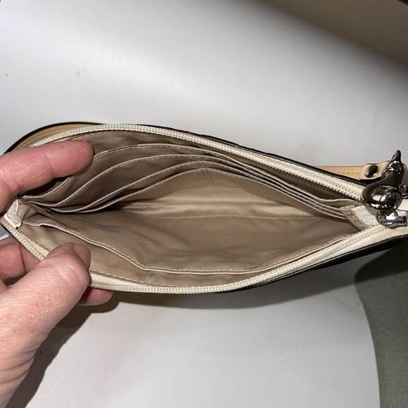 Coach Embossed Cream Patent Leather Clutch Wristlet Organizer Purse Y2K Vintage - Picture 6 of 6